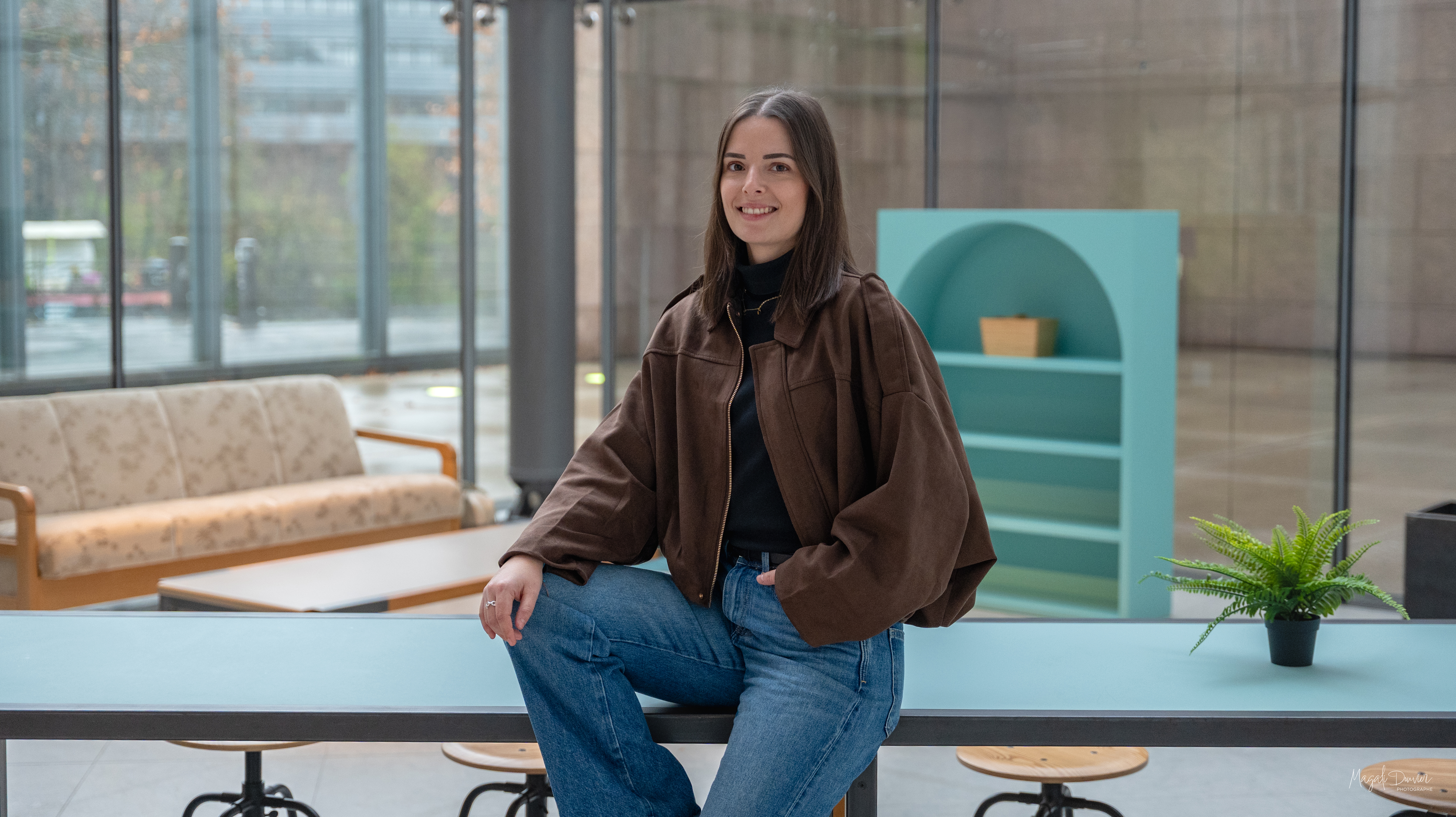 Photo portrait Mélanie VERNIER praticienne hypnose et massage pour Merci moment